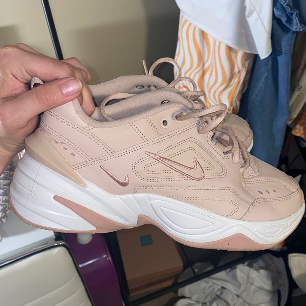 Light pink vintage Nike runs big!!!